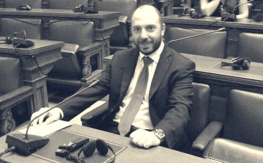 Τι είναι αυτό που κρατά τους άξιους μακριά από τη δημόσια διοίκηση;