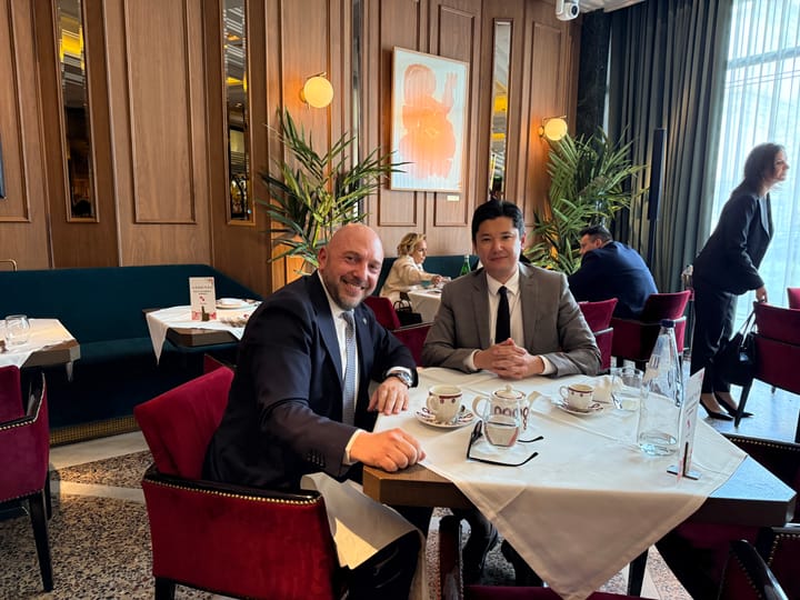 Το γραφείο είναι αλλού: Εκεί που σερβίρουν καφέ